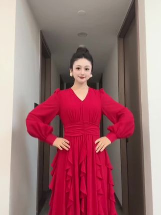 但愿日子清静,抬头遇见的都是柔情 #高级感穿搭 #优雅气质 #婚礼季穿搭