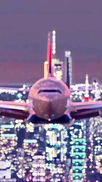 环球旅行142站: 维也纳阿尔卑斯山下的音乐国度🇦🇹 今天带你们走进“音乐之都”维也纳
维也纳,奥地利的首都,坐落在多瑙河畔,面积415平方公里,人口约202.8万。街头飘着德语的温柔语调,空气里满是艺术气息,每一步都像踩在五线谱上~
维也纳的冷知识藏着小浪漫😉:
• 常年霸榜“世界最宜居城市”,一半面积是绿地,小巷里藏着公园,多瑙河边总有人散步骑行,日子慢得像首圆舞曲。
• 作为“音乐之都”,藏着200多个音乐厅,地铁里常能偶遇拉小提琴的街头艺人,莫扎特、贝多芬的乐谱仿佛刻在石板路上。
• 咖啡是当地人的“续命水”,咖啡馆里能泡一下午,弗洛伊德、卡夫卡都曾是常客——喝的不是咖啡,是氛围。
• 茜茜公主的故事刻在城市基因里,街头海报、纪念品店都有她的身影,美貌与传奇比电影还精彩。
• 建筑是“风格大杂烩”:罗马式城墙、哥特式尖顶、巴洛克浮雕挤在一起,逛街像逛建筑博物馆。
维也纳的景点自带艺术滤镜:
• 圣斯蒂芬大教堂:城市“心脏”,哥特式尖顶刺破天空,彩色玻璃窗像打翻的宝石盒。登塔俯瞰全城红屋顶,傍晚钟声能传到多瑙河对岸。
• 霍夫堡宫:哈布斯堡王朝的“皇宫宇宙”,茜茜公主博物馆藏着她的珍珠项链、骑马装,精致得让人惊叹。广场马车仿佛随时会载着贵族驶过。
• 美景宫:欧洲最美巴洛克建筑群,金色宫殿配对称花园,像奶油蛋糕裱花。馆内克林姆特《吻》的色彩,浓得像融化的巧克力。
• 多瑙河塔:傍晚必来!登塔看多瑙河像蓝色丝带绕城,夕阳把红屋顶染成蜜糖色,远处阿尔卑斯山戴雪帽,浪漫到想哼圆舞曲。
• 国家歌剧院:歌剧迷朝圣地!每晚有经典剧目,金色包厢、红丝绒座椅透着优雅,站在门口拍照都像走进歌剧海报。
维也纳的美食藏着甜蜜香:
• 维也纳炸猪排:比脸大,外皮金黄酥脆,肉嫩流汁,配土豆泥香到舔手指——茜茜公主也爱这口。
• 苹果卷:酥皮裹着苹果丁、葡萄干,外脆里软,淋香草酱甜而不腻,配咖啡是完美下午茶。
• 萨尔茨堡蛋糊糕:像云朵般轻盈,蛋香混奶油香,入口即化,精致得舍不得下口。
• 烤香肠配酸黄瓜:街头烟火气!香肠炭火滋滋冒油,咬开肉汁爆开,配酸黄瓜解腻,站街角吃,风都带满足感。
维也纳的音乐、建筑和甜点,让人想赖着不走~ 一定要来感受这份艺术与浪漫#维也纳 #奥地利旅行 #音乐之都#旅游推荐官 #带你看世界