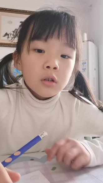 大家不要再这么花心了。太老土了,我太奶都不这么画。今天教大家怎么样正确画爱心就是我画的是一个立体爱心。