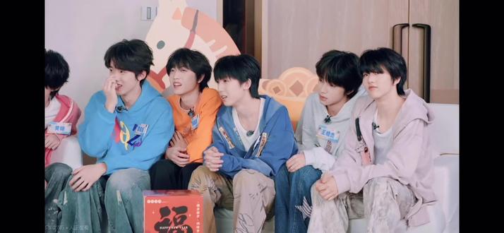 #李煜东#族综
东东大大方方的❤️