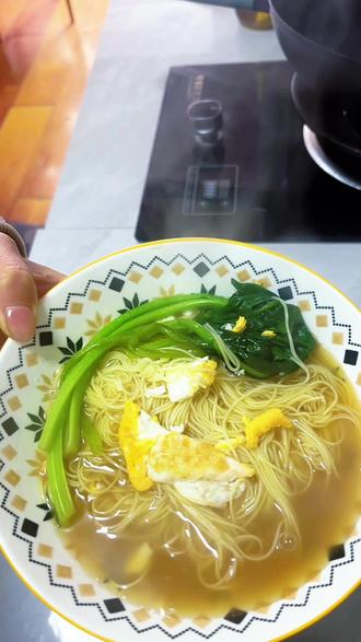 下班5分钟搞定一碗竹升面营养有好吃😋#上热门话题🔥美食 #竹升面#懒人食谱 #面食分享 #饭桃桃