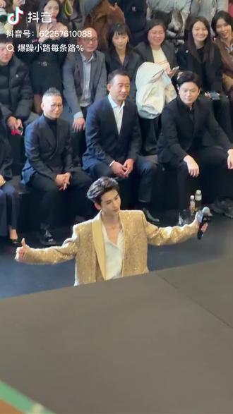 张凌赫苏州中心广场线下见面