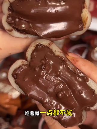 #生巧福团 糯唧唧的外皮裹着可可粉和生巧!一口爆浆里面还有脆脆珠!糯叽叽 梗啾啾的特别好吃!#一口下去超满足 #谁懂这一口的好吃程度 #巧克力脑袋