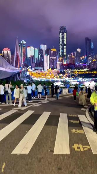 来九龙坡citywalk,逛吃美食看渝超 #九龙坡文旅 #九龙坡鑫源熊猫队 #九龙坡欢乐多#我在九龙坡看渝超 #渝超