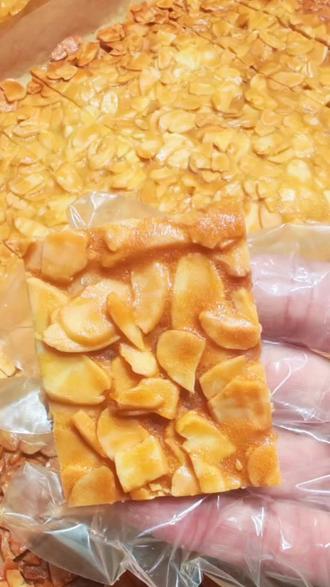 杏仁瓦片 ~一款能消耗蛋白又好吃的零嘴。食谱来自吕昇达老师
#过年必备 #蛋清可以做什么 #过年饼干 #杏仁片 #杏仁瓦片