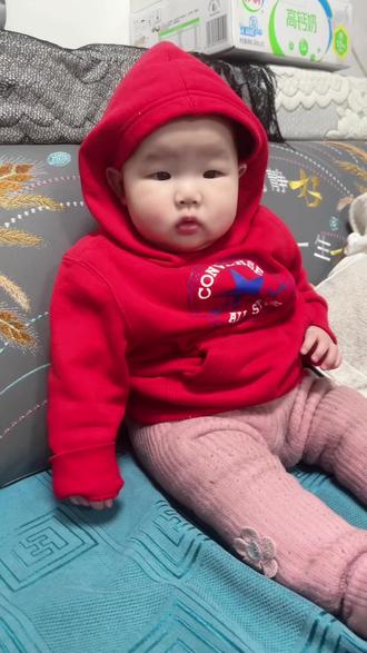 我喜欢女儿,不是因为女儿有多好,而是因为我生的是女儿。我喜欢什么,从来都取决于我生什么,我的偏爱,只给我的独生女小宝贝@DOU+小助手 @DOU+上热门 #做个美美的小公主 #女儿控