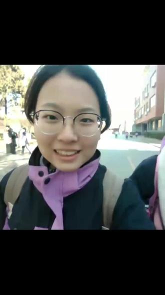 今天是2026年2月8日
长达六个月的高二学期终于结束了
@一口一个汉堡包🍔 #高二 #09 #闺蜜