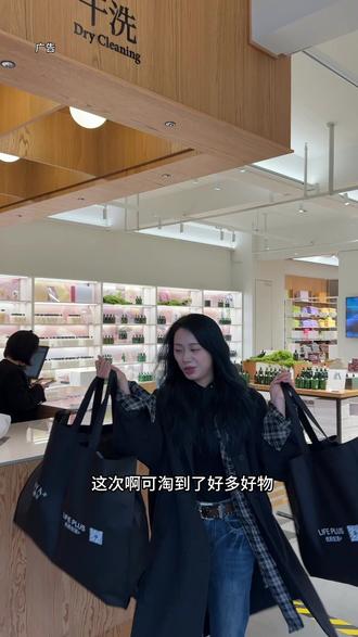 我愿称之为女孩子的快乐老家!也太好逛啦!
@雅莹集团工厂店 #雅莹集团工厂店 #春季淘淘乐#美衣