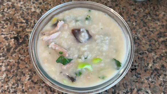 皮蛋真的绝了😋#皮蛋瘦肉粥 #一人食记 #我的厨房日记 #打工人吃啥 #充能小事叫吃饭