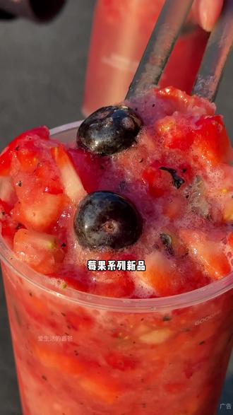 古茗新品 芝士多重莓果,又是草莓又是蓝莓的 感觉几乎大半杯都是料,酸甜爽口 真的巨好喝#芝士多重莓果 #古茗新品 #比会吃更惠吃 #北上超惠吃 #心动榜餐厅