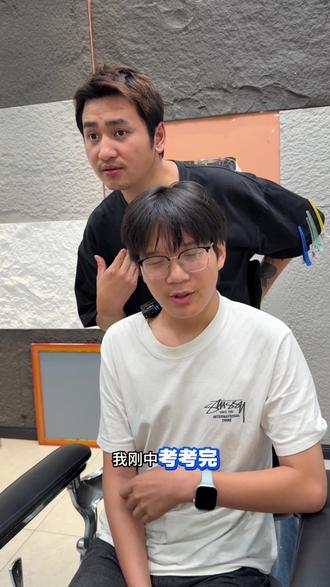 中考毕业,必须整个帅的扣卡的发型撒 这兄弟看着多老实的,其实很烧#富顺男生发型#自贡男生发型设计 #王三炮男发设计 #遗憾专场