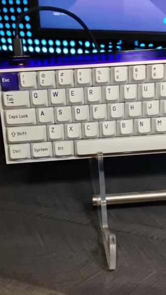 键盘 小蜜蜂MADE68 Pro +
自适应动态校准越用 越好用,第一次使用磁轴?不要紧,日常使用打开“自动校准”功能,每一次触发都会进行一次自适应动态校准修正更好匹配当前轴体与你的操作,低延迟,高胜率游戏体感“0”延迟团战竞技抢先机,真实8K回报率,全键16K扫描率,理论延迟0.125ms,MelGeek xTTC独家共研新轴既有更高透亮的灯效展示效率更有高铁式结构的稳定精度回弹快 更跟手 更顺滑