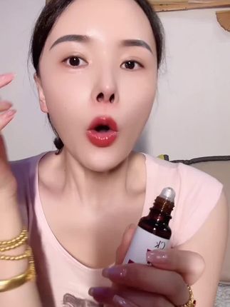 眼油抢到的9块9体验价,眼周有纹,那就是彻底老了,玫瑰精油做的眼油,效果明显,没链接就是抢完了。