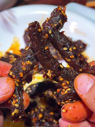 香香辣辣的特别有嚼劲!#追剧小零食 #好吃到停不下来 #强烈推荐 #太好吃了 #牛肉干
