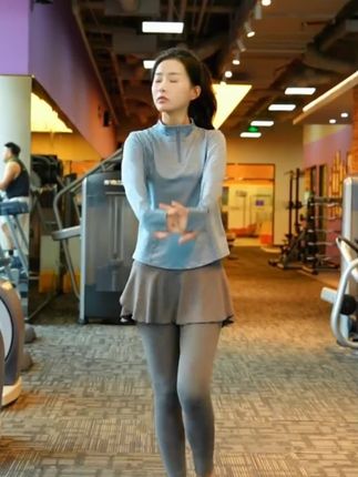 这款春秋款瑜伽服两件套,面料柔软舒适,透气亲肤,高弹力,又…#健身女孩穿搭 #运动穿搭 #瑜伽服 #健身服 #女生跑步运动服推荐
