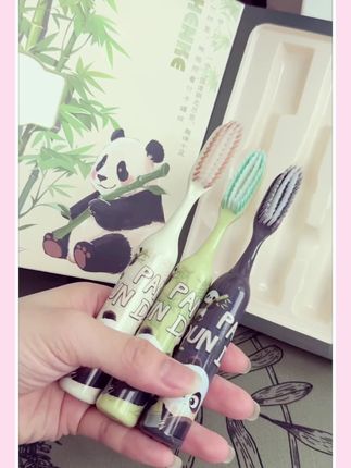 痕客【吨吨熊猫】儿童牙刷,6 至 15 岁可用,长头大头特色,抗菌刷丝,可爱手柄加持#可爱手柄