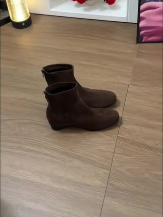 内增高绒面粗跟短靴,小个子的福音啊!穿上这款鞋秒变大长腿,迅速从1.58增高单1.63M #内增高 #短靴 #靴子 #时尚 #穿搭