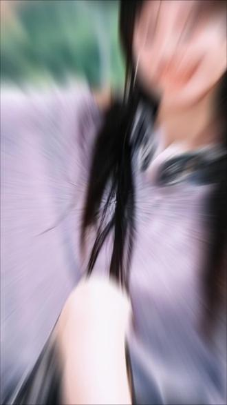 一首很小众的宝藏歌曲《向风而野》,越听越上头! “风吹过脸颊就出发,光洒在肩上就不怕,城市在身后慢慢融化,我不回头就这样吧!”#向风而野 #抖音热歌推荐🔥 #生活随拍 #动感卡点 #抖音玩法合伙人
