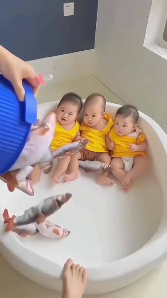 家里有宝宝的注意了,千万不要让宝宝接触这个跳跳猪,我怕宝宝会爱上它。这个跳跳猪不仅可爱有趣,还会学说话、唱歌,能充电,可以一直陪伴宝宝,而且它的材质很安全,宝宝可以放心玩。有了跳跳猪,宝宝一个人也不会孤单了,快给你家宝宝安排一个吧!#母婴好物 #儿童玩具 #益智玩具 #哄娃神器