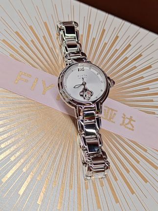 告别复杂!极简飞亚达女表才是我的心头好!  ,    #极简生活 #lessismore #飞亚达女表 #简约时尚 #断舍离
