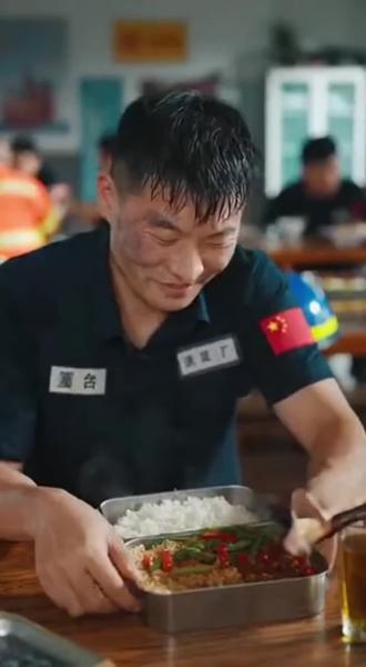 消防官兵的午餐#辛苦了 #消防员 #今日冬至 #吃饺子