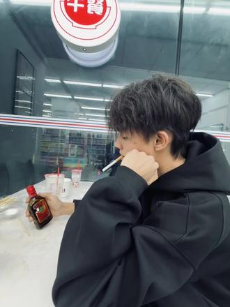 总怪流水无情 却忘了自己也是浮萍#男高