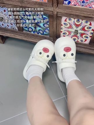 天啦噜!这确定不是给小朋友设计的鞋子吗#哎呦喂你鞋真好看 #洞洞鞋 #可可爱爱小拖鞋 #凉拖鞋 #脚宽脚胖都可以