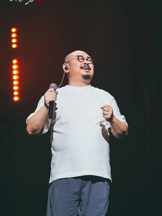 #被自己的西装照帅到了 #换上西装的我让你动心了吗 #宜昌演唱会#刀郎新歌 #刀郎经典歌曲