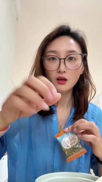 沃什刚上台,讲话偏鹰派,黄金到底还能不能买了? 只要你相信黄金避险、抗通胀的属性没变,长期拿着就是安全的。
我一直坚持的逻辑没变:央妈一直在持续囤金,国家都在为不确定性兜底。我们普通人就稳稳跟着央妈的节奏,慢慢分批买、慢慢攒。你觉得呢
#黄金理财 #沃什 #积存金 #知识分享内容太过真实 #真实生活分享计划