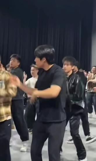 喜人版《不灵不灵》#喜人奇妙夜 #酷酷的滕 #铁男 #不灵不灵 #MV