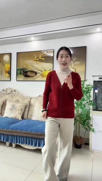 家里有属马的妈妈,赶紧把这个红色针织衫给妈妈安排上,洋气又喜庆,过年穿暖火还好看#精选妈妈装 #红色针织衫 #本命年 #加绒加厚