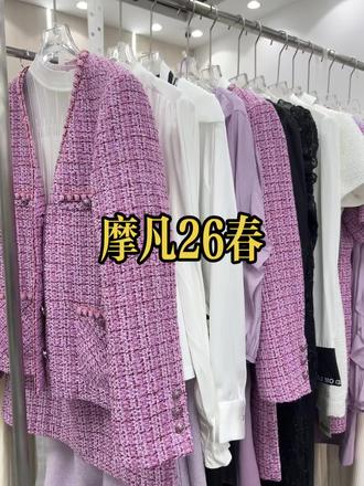 4️⃣字头🉐全网最新批次 上海一线大牌【摩凡 MOFAN】26春🔥🔥采用欧洲 日韩 港台进口面料🎀将时尚 舒适 女人味 休闲风四者完美融合✨作为时尚女性领先品牌,风格多变,独特设计风格,赢得众多女性的青睐和推崇🌻实体➕直播引流吸粉好货🔥🔥三标齐全#品牌折扣女装批发#嘉莉服饰#摩凡