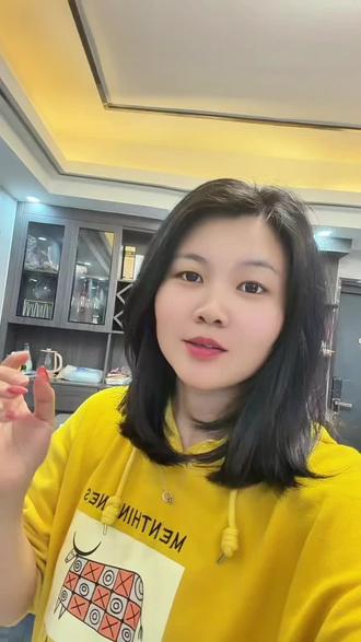 虽然说这个白裙子配皮衣是烂大街穿搭,但我感觉每个人穿上真的很有味道,挺好看的#白裙子#皮衣#穿搭#春季穿搭#衬衫