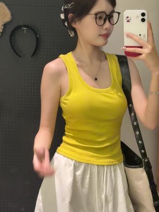 小胸姐妹一定要试一下这款背心,真的很有设计感,太美了#带胸垫背心 #吊带背心 #露腰背心