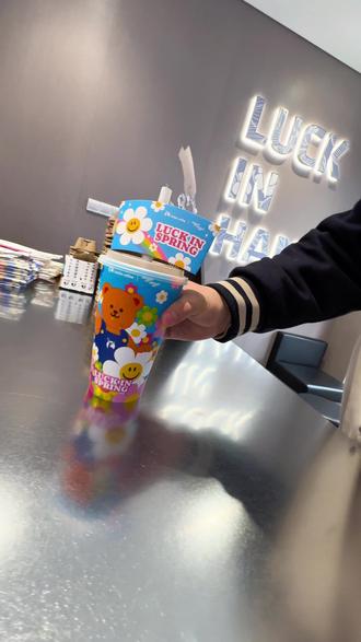 瑞子你是真豪气,40多款爆款饮品都能加3元升杯了,闭眼冲❗ #瑞幸联名wigglewiggle #三重芝芝厚抹 #罗永浩瑞幸超大杯推荐官 #瑞幸多款产品可升杯 #瑞幸原产地鲜活季