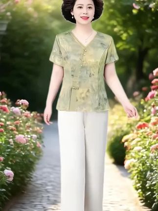 #夏天玩水穿搭包出片的 新中式上衣裤子两件套#新中式套装 #夏季新款 #时尚妈妈装 #时尚洋气减龄穿搭