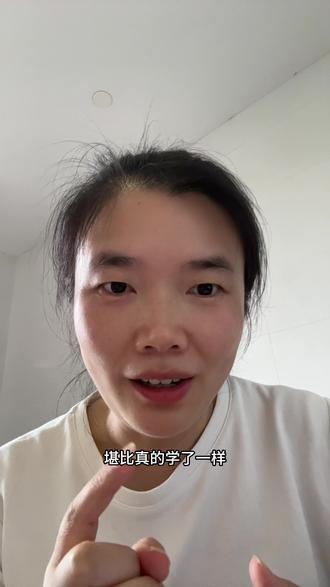 自媒体副业挑战系列 你的收藏夹里,现在有多少条视频?
50 条?100 条?还是 500 条?
那些收藏的美食教程,真正去复刻的有几条,那些别人的爆款文案躺多久了,你有真的点开去研究别人的文案怎么做的前3秒留人,中间怎么转折,结尾怎么引发互动的吗
收藏了一堆别人的爆款,却做不出一条自己的爆款
其实我们不是在学习,我们是在用"收藏"这个动作,表演学习。
收藏那一刻的快感,堪比真的学了一样。但收藏夹不会替你成长。
从今天开始,要么现在就看,要么干脆别收藏。
你的收藏夹,不该是你的知识坟墓。评论区报个数,看看谁最狠。#自媒体干货 #个人成长 #知识分享 #读书成长 #读书博主