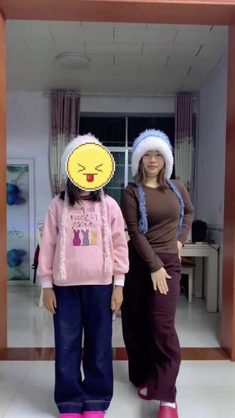 和小闺蜜一起来才艺展示,是谁想跳的我就不说了#滑溜溜海豹舞 #跟好姐妹一起拍 #dou上热门 @DOU+小助手