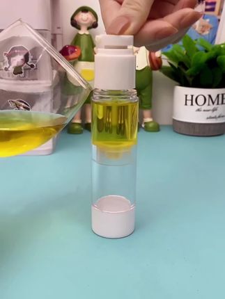 #上热门 暑假出去玩用这个分装护肤品简直不要太方便#好物分享 #分装瓶 #出门必备 #真空分装瓶