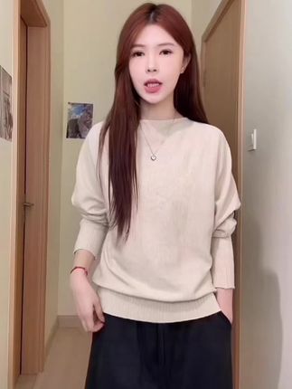 韩系一字肩穿搭时尚打底针织衫内穿外搭#时尚打底衫 #内搭外穿都好看 #穿衣显瘦 #打底衫搭配 #韩女穿搭思路