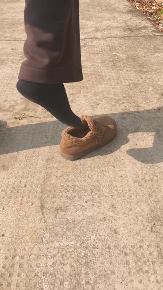 回村就这样走#踩鞋转场 #拖鞋 哈哈哈哈哈哈哈哈哈哈