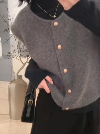 #韩系穿搭 #针织开衫马甲 #休闲减龄穿搭 #减龄气质 #超好看