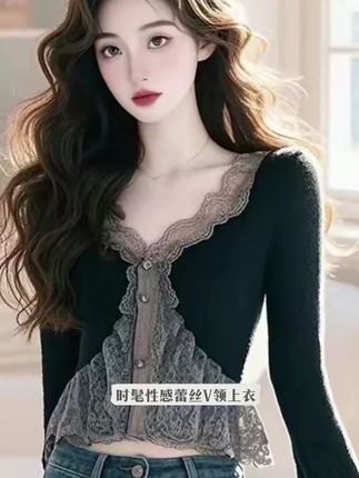 #纯欲风天花板 时尚性感V领蕾丝拼接针织衫,女士春秋装内搭打底衫独特别致超好看短款上衣 #洋气小衫 #上衣 #百搭上衣 #气质范