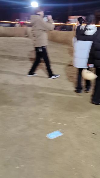 抓鸡过程,看一下这个女孩是真厉害。