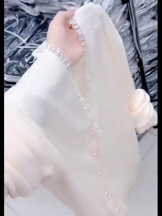 #针织衫 #时尚减龄穿搭 #穿出自己的风格 #谁穿谁好看 @巨量千川