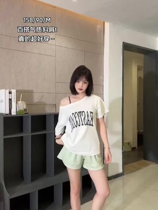 夏季新款斜肩上衣露肩百搭短袖女t恤ins欧美风设计感字母印花女装#夏季新款 #斜肩上衣 #短袖t恤 #印花女装 #修身显瘦
