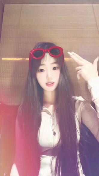 右手白楼米~#甜甜的手势舞