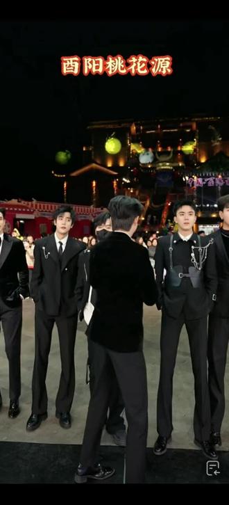 两个显眼包,把人笑疯了我的快乐源泉#峻伊#鲸渝101#伊尘不染#龙浩天男团 #不染 @鲸·峻伊🤍⁹²⁸ @鲸·林不染🔥⁹²⁵