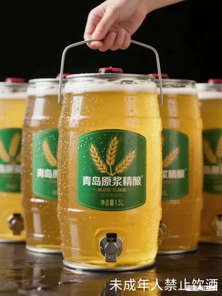 青岛精酿福利上新!一口沦陷的金黄醇厚斟满杯,金黄酒液携绵密酒泡下滑,麦香瞬间漫开,清爽与醇厚交融,每口都惊艳。6大桶超值装超省心,独酌、聚会皆适配,微醺氛围拉满,好喝不费钱,闭眼囤就对了!#精酿啤酒 #强烈推荐 #好喝不贵 #一起尝鲜
