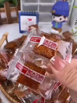 快来薅这个大刀肉的羊毛!也太香了,赶紧冲#薅羊毛的快乐 @巨量千川小差花椒大刀肉,香香辣辣一口爆汁,还是小时候的味道!#追剧小零食 #童年味道 #妈呀太香了 #辣条